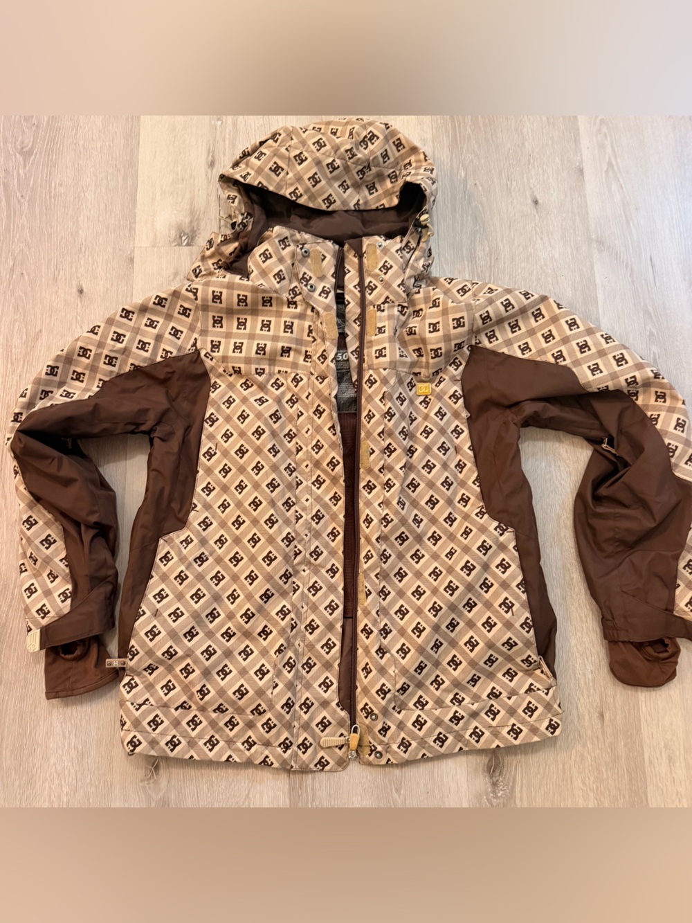 ⭐️ VINTAGE Y2K DC SHOES MONOGRAM SNOW JACKET ⭐️